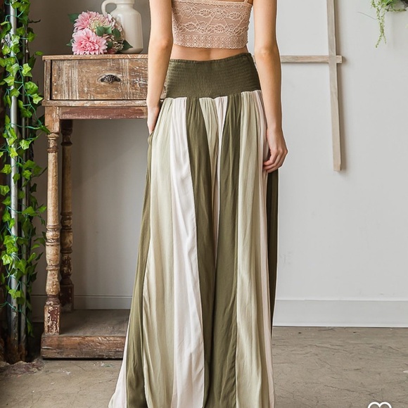 Elegant Olive and Cream Palazzo Pants - Picture 6 of 6